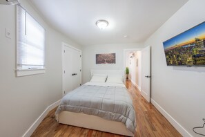 Design Apartment, 2 Bedrooms, Kitchen | Premium bedding, individually decorated, individually furnished - Modern 2BR North Ironbound Apartment  (Newark)