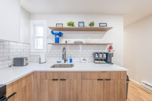 Design Apartment, 2 Bedrooms, Kitchen | Private kitchen | Coffee/tea maker, electric kettle, toaster, paper towels - Modern 2BR North Ironbound Apartment  (Newark)