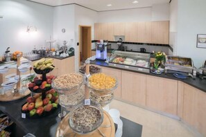 A buffet area with various food items and a coffee station. - Best Western Hotel Im Forum Muelheim (Mulheim an der Ruhr)