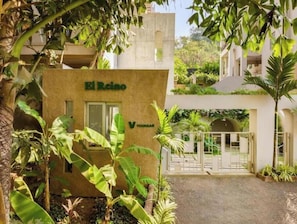 تفاصيل الفندق من الخارج