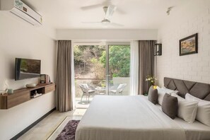 Internet, bed sheets - ElReino-New 2BHK Apt with Pool near Candolim Beach (Goa)