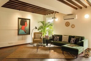 Living area - ElReino-New 2BHK Apt with Pool near Candolim Beach (Goa)