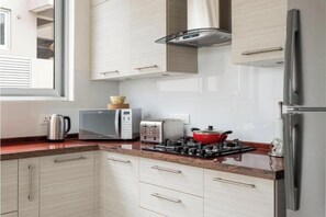 Private kitchen - ElReino- Amazing 2BHK Private Pool Apt (Goa)