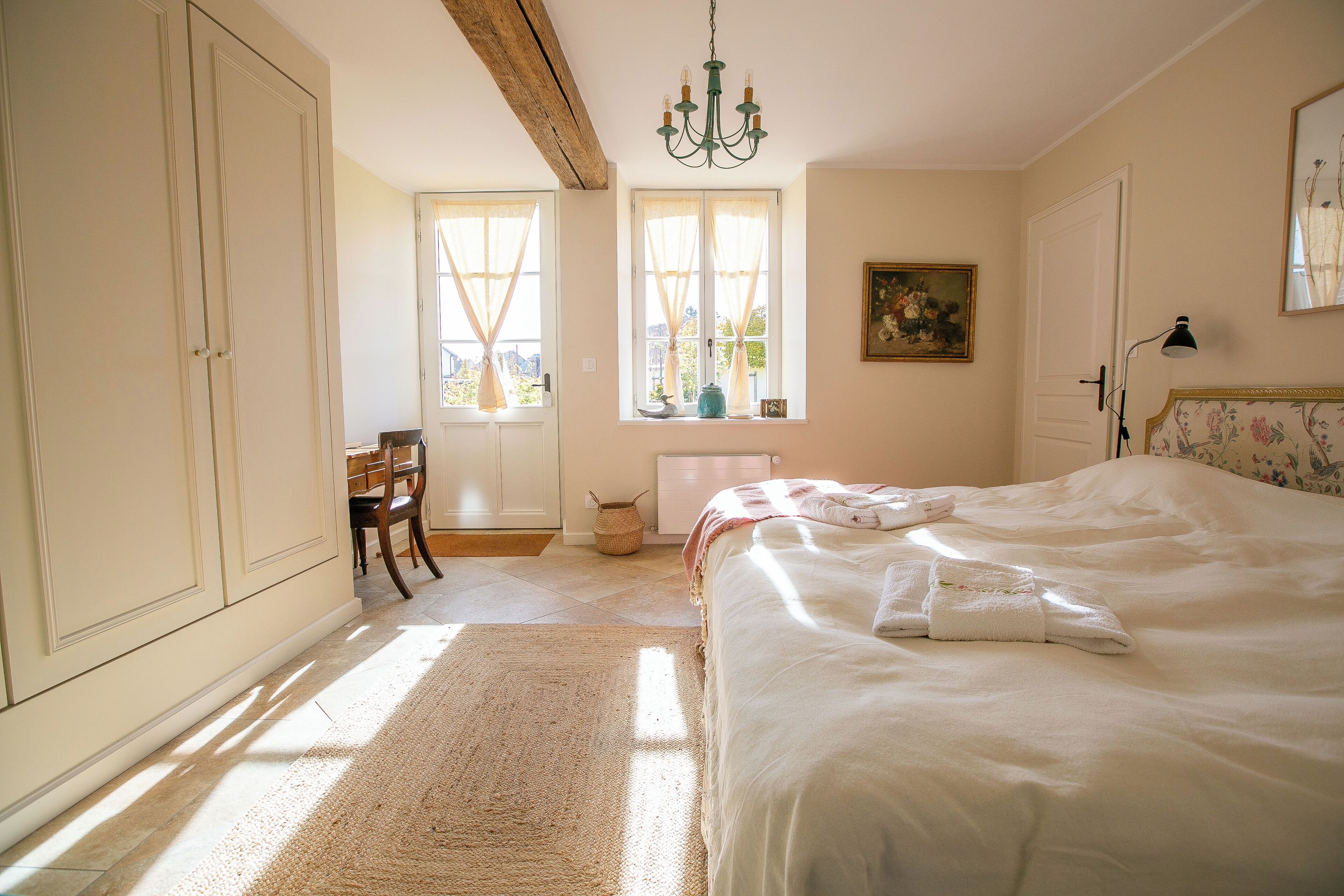 Iron/ironing board, Internet, bed sheets