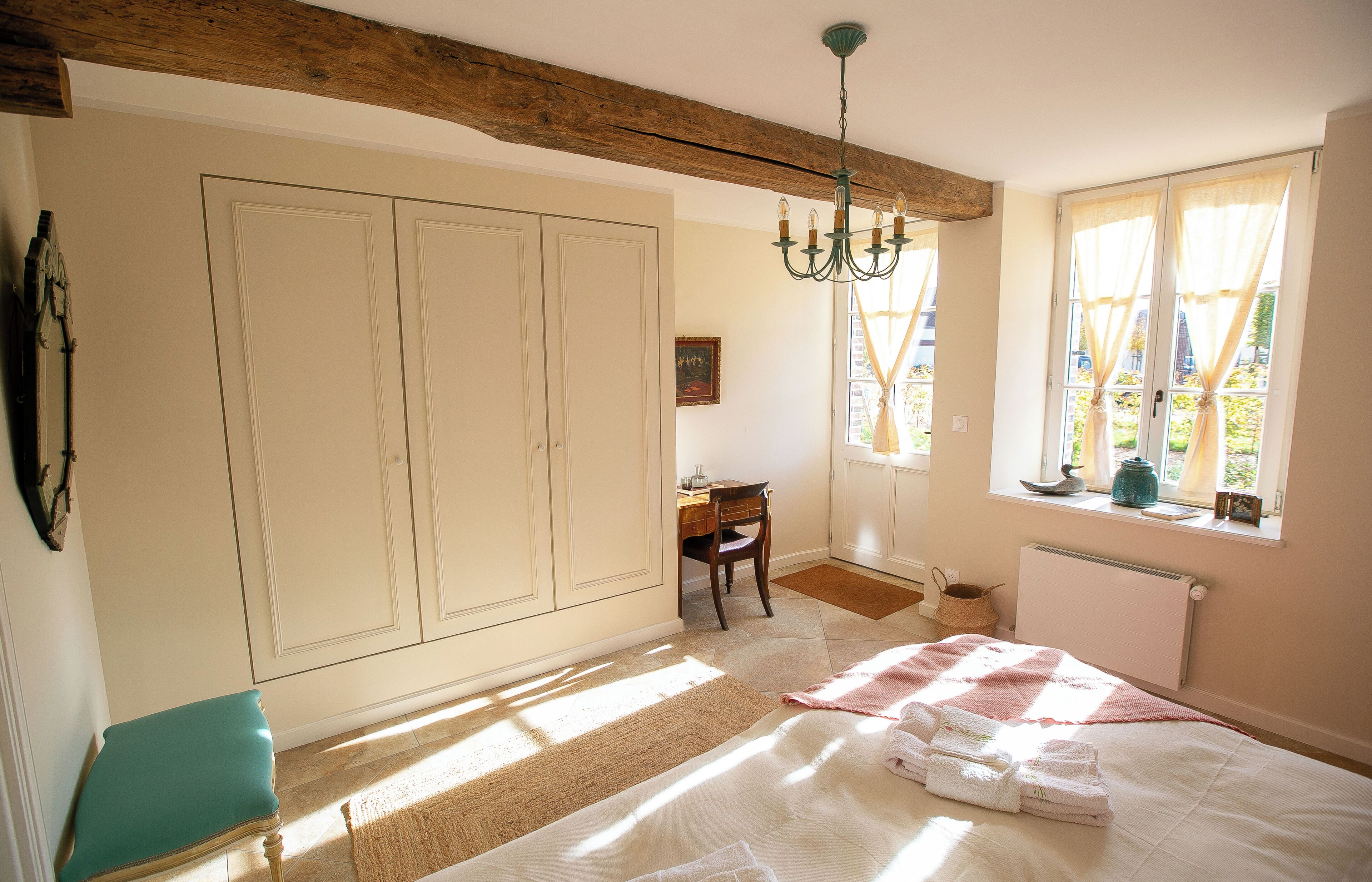 1 slaapkamer, een strijkplank/strijkijzer, internet, beddengoed