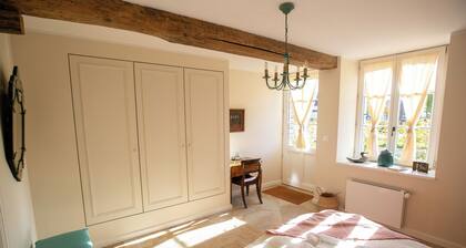Charmant appartement rénové dans une maison ancienne avec jardin