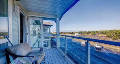 Lighthouse Views in Westport!