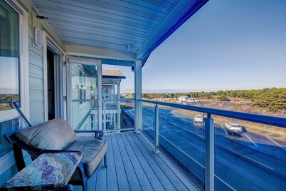 Lighthouse Views in Westport!