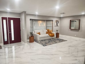 Interior - Whole Waterview island Home: Beach & sun (Treasure Island)