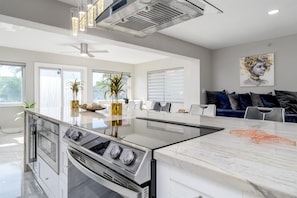 Private kitchen - Whole Waterview island Home: Beach & sun (Treasure Island)