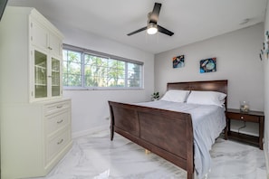 3 bedrooms, iron/ironing board, WiFi, bed sheets - Whole Waterview island Home: Beach & sun (Treasure Island)