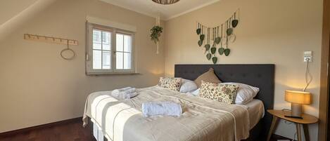 4 bedrooms, iron/ironing board, travel crib, free WiFi