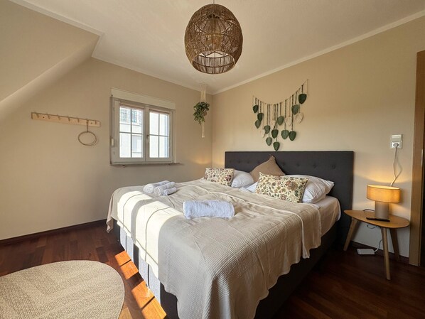 4 bedrooms, iron/ironing board, travel crib, free WiFi