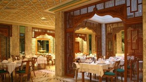 A dining area with tables set for service, wooden partitions, and a patterned floor. - El Mouradi Mahdia (Mahdia)