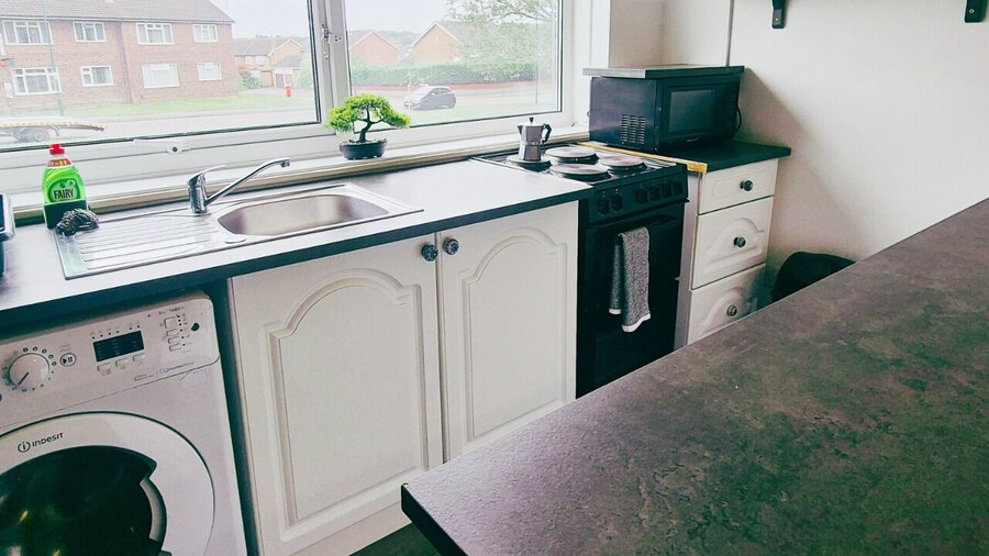 แฟลต 3 ห้องนอนที่สะดวกสบายบนถนนที่เงียบสงบ