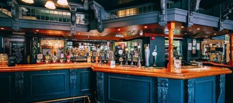 แฟลต 3 ห้องนอนที่สะดวกสบายบนถนนที่เงียบสงบ  