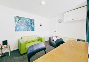Condo, Private Bathroom | Shared kitchen | Electric kettle, toaster - Comfy 3BR Flat on Quiet Street (Nottingham)
