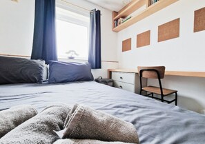 Condo, Private Bathroom | Free WiFi - Comfy 3BR Flat on Quiet Street (Nottingham)