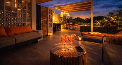 Sky Oasis Penthouse – Rooftop Terrace & Private Mini Pool, 2BR, nr 212B
NEW 2026