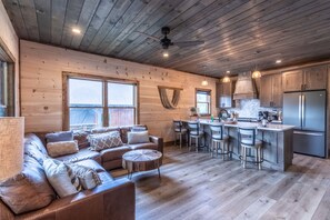 Studio - Raccoon Ridge Retreat - Gatlinburg Mountain Escape (Gatlinburg)