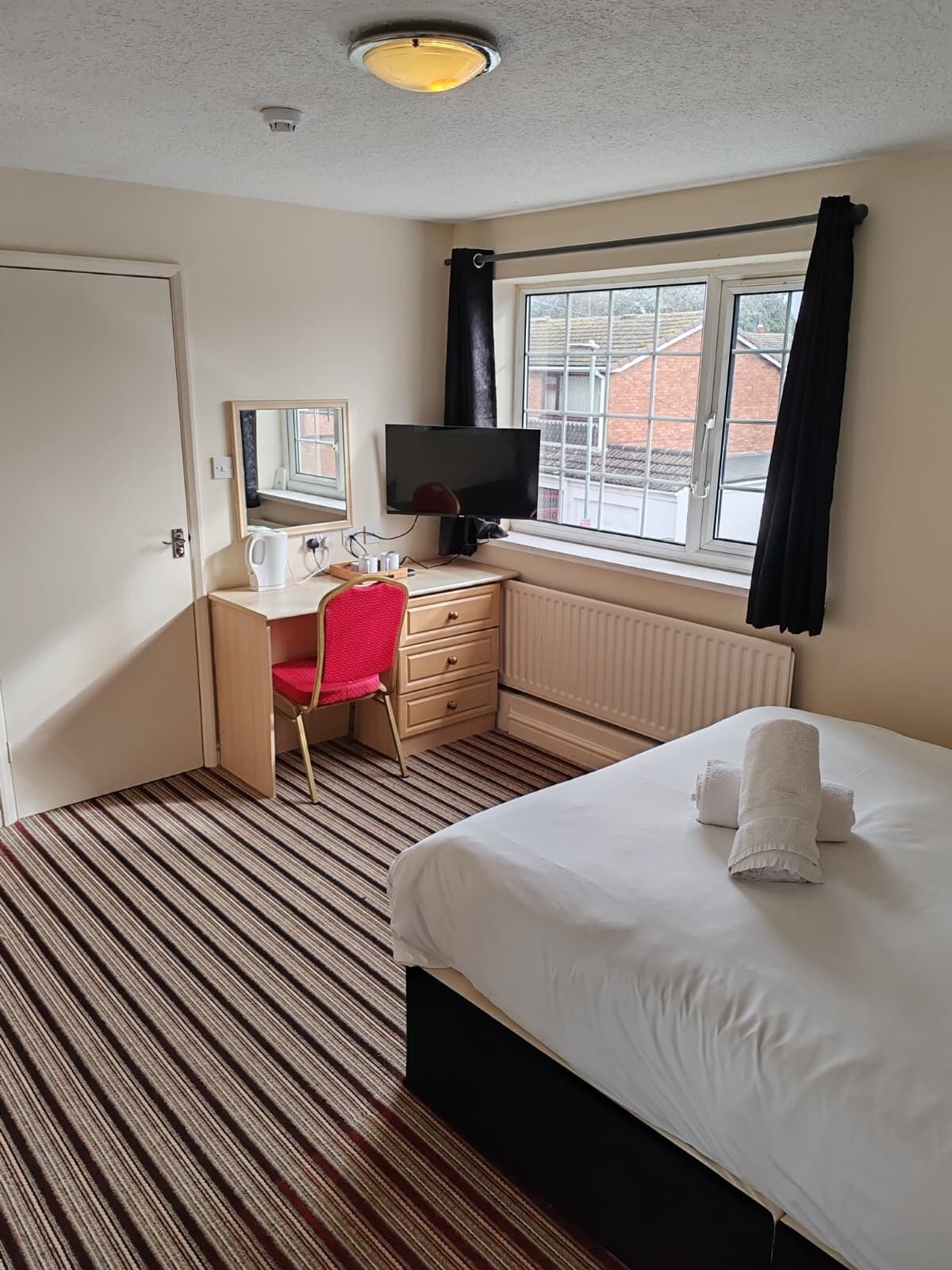 Quarto casal luxo | Escrivaninha, espaço de trabalho para notebook