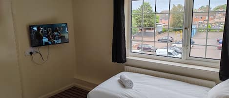 Escritorio y espacio para trabajar con laptop