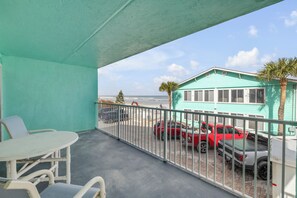 Unclassified image, 4 of 47, button