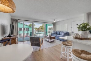 Unclassified image, 5 of 47, button