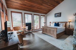 3 Schlafzimmer, Schreibtisch, Bügeleisen/Bügelbrett, WLAN