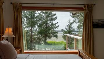 3 habitaciones, escritorio, tabla de planchar con plancha y wifi