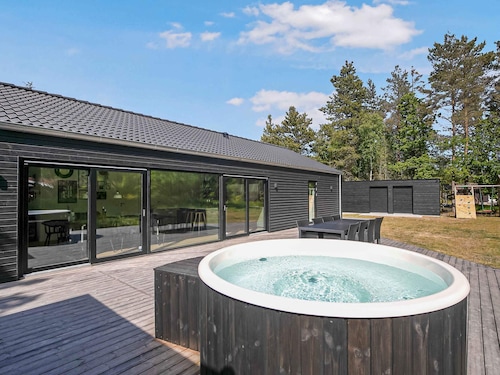 5 Star Holiday Home in Hals