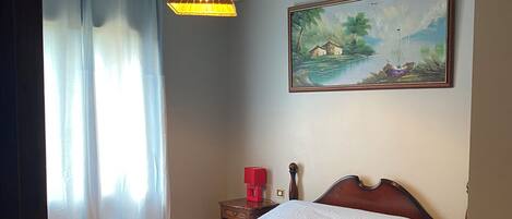 1 bedroom, iron/ironing board, internet, bed sheets