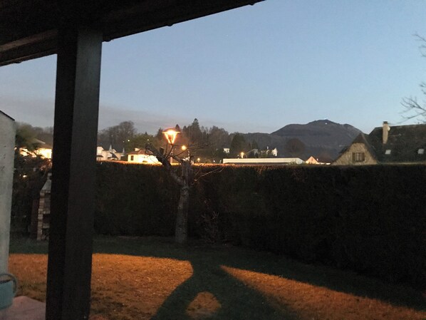 المنطقة المحيطة بالمنشأة