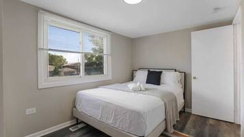 5 slaapkamers, een strijkplank/strijkijzer, wifi, beddengoed