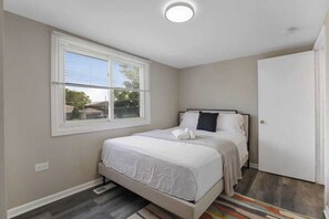 5 quartos, ferros/tábuas de passar roupa, Wi-Fi, roupa de cama