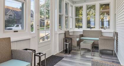 Cozy Chic 4BD 2BA Home in St Charles