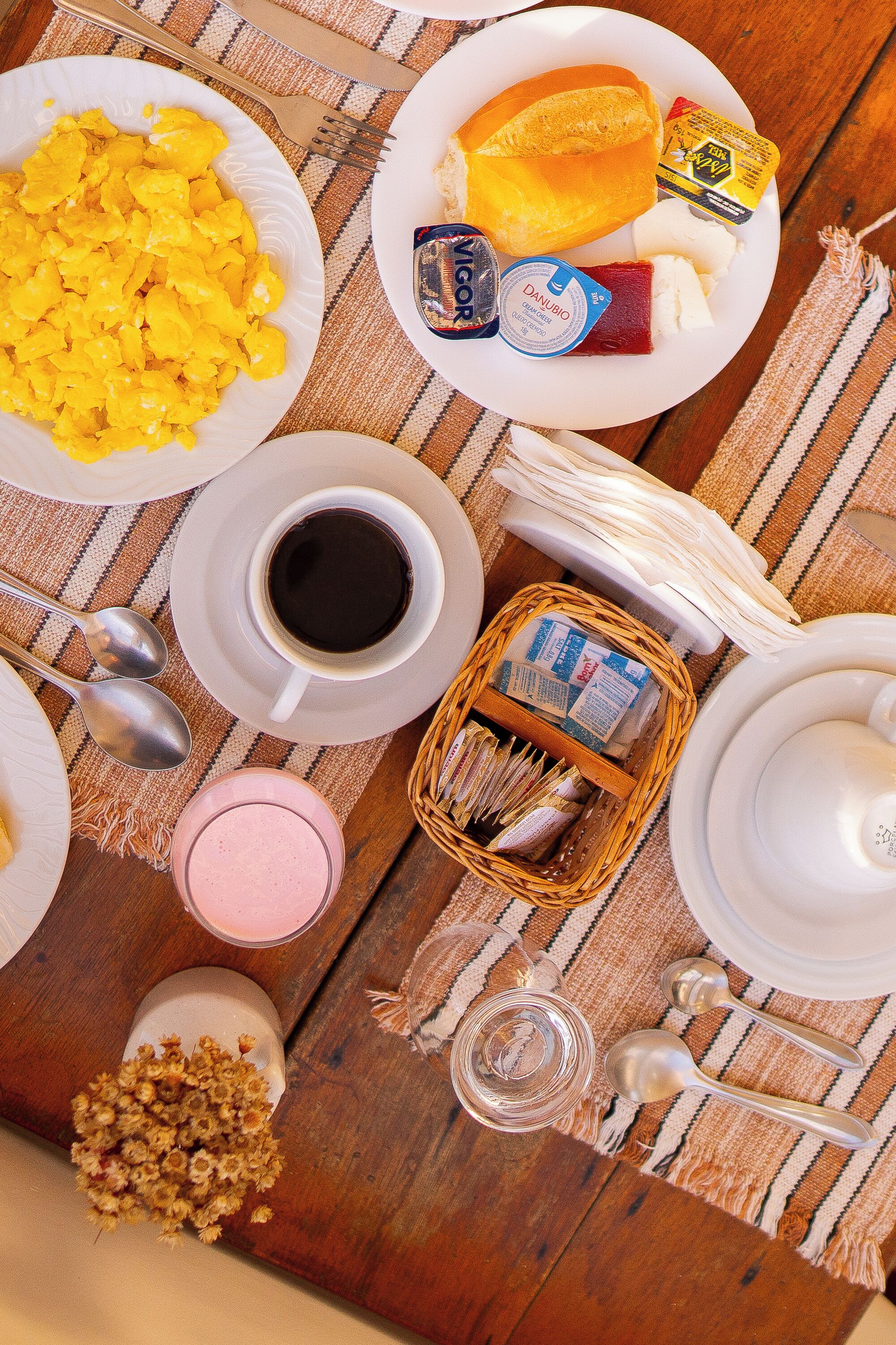 朝食 (セルフサービス)、毎日提供 (無料)