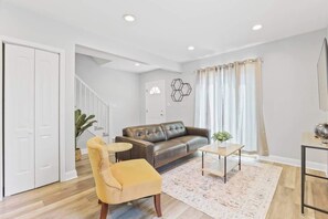 Een televisie en een kantoor