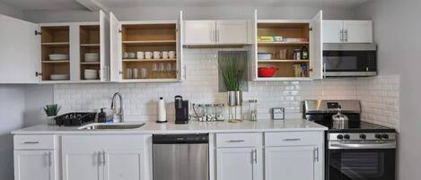 Cookware/dishes/utensils