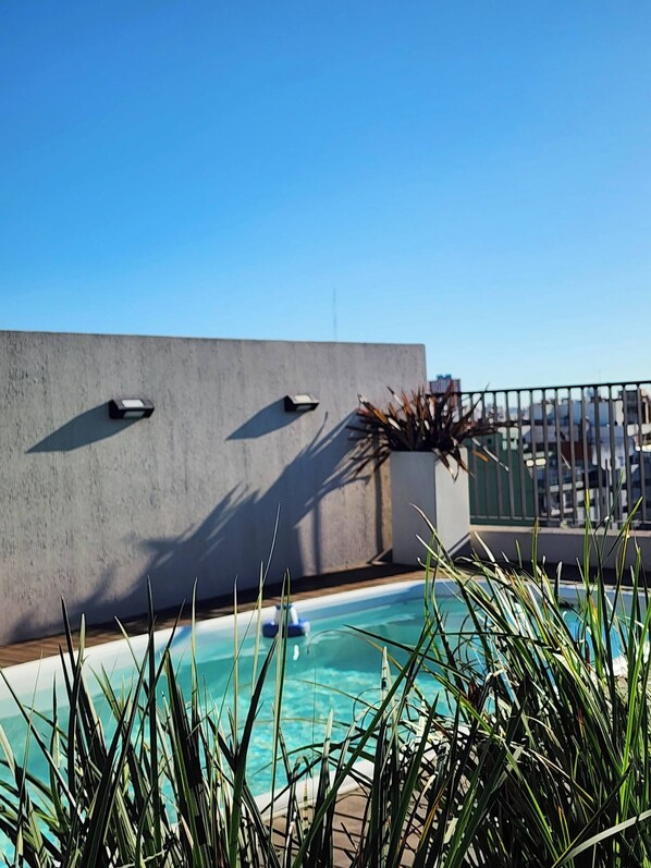 Departamento, 1 habitación, con acceso para personas discapacitadas, balcón | Alberca | Alberca al aire libre