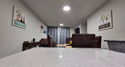 Beautiful and Comfortable Apt. - 7th floor