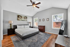 3 Schlafzimmer, Schreibtisch, Bügeleisen/Bügelbrett, Reisekinderbett