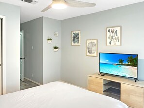 3 bedrooms, desk, iron/ironing board, travel cot