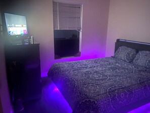 Iron/ironing board, Internet, bed sheets