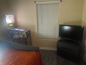 Iron/ironing board, internet, bed sheets