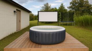 Tina de hidromasaje al aire libre