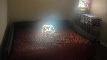 Iron/ironing board, internet, bed sheets