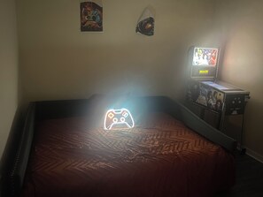 Iron/ironing board, internet, bed sheets