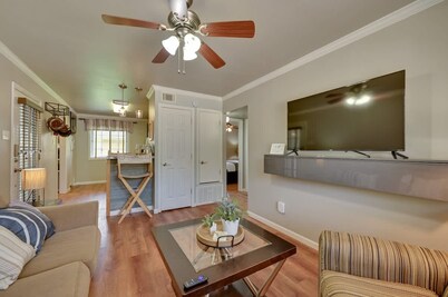 The Homestead Luxury-cozy 2BR Apartments Near SFA