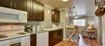 The Homestead Luxury-cozy 2BR Apartments Near SFA